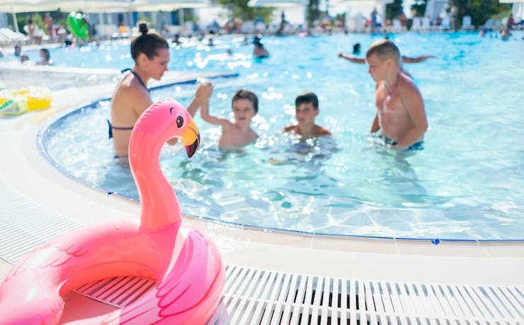 what is ideal pool temperature